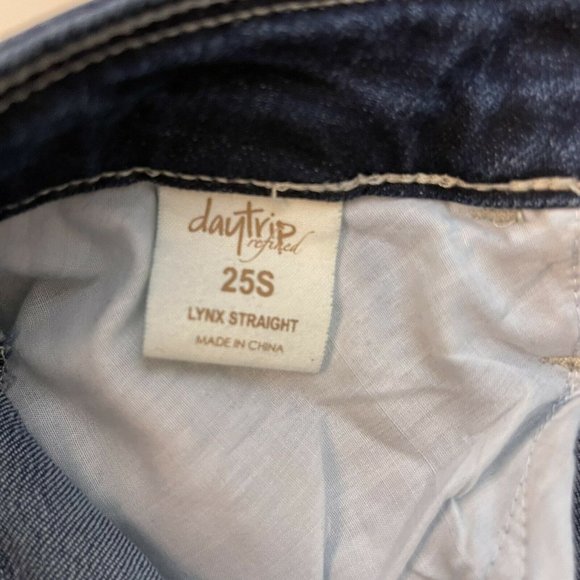 Daytrip Lynx Straight Jeans Size 25 Short - Picture 8 of 9